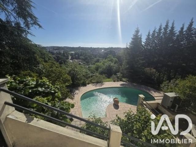 Maison 7 pièces 322 m²