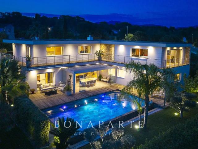 Maison 7 pièces 323 m²