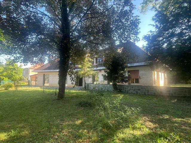Maison 7 pièces 334 m²