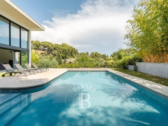 Maison 7 pièces 335 m²