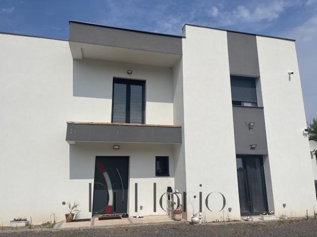Maison 7 pièces 335 m²