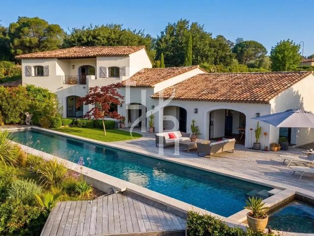 Maison 7 pièces 338 m²