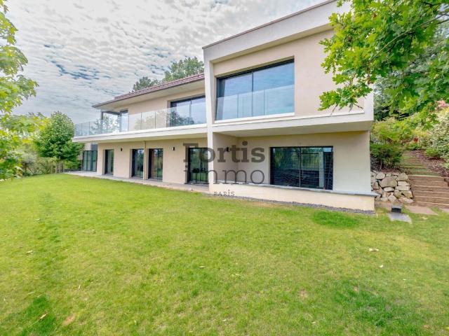 Maison 7 pièces 339 m²
