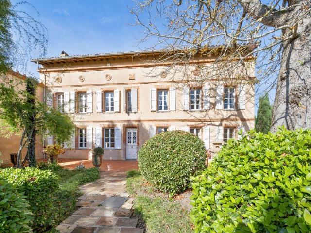 Maison 7 pièces 330 m²