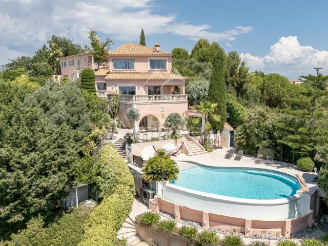 Maison 7 pièces 330 m²