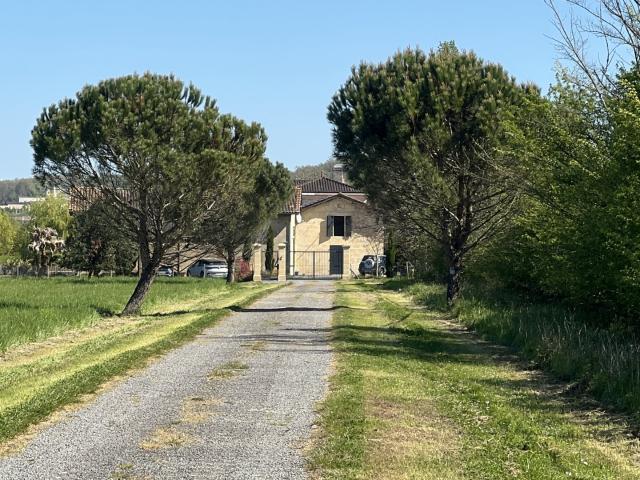 Maison 7 pièces 330 m²