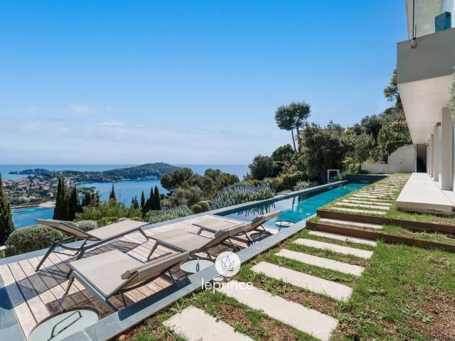 Maison 7 pièces 330 m²