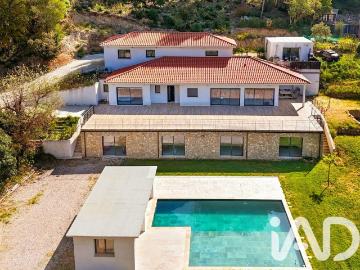 Maison 7 pièces 330 m²