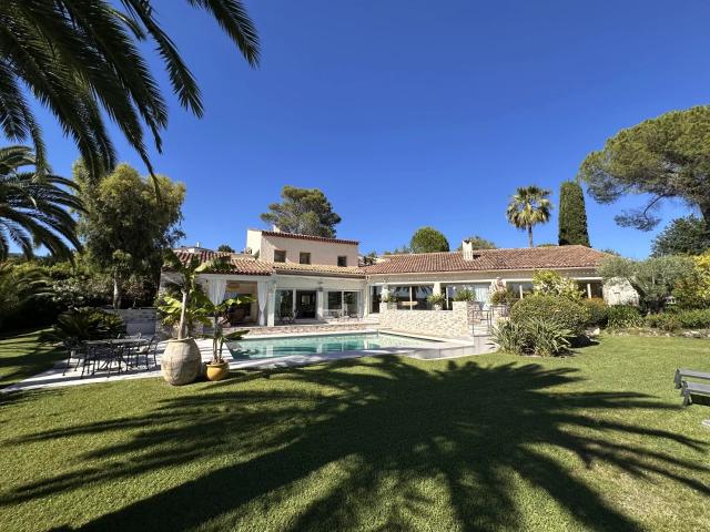 Maison 7 pièces 330 m²