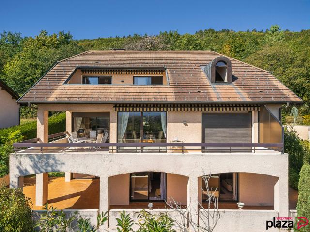 Maison 7 pièces 320 m²
