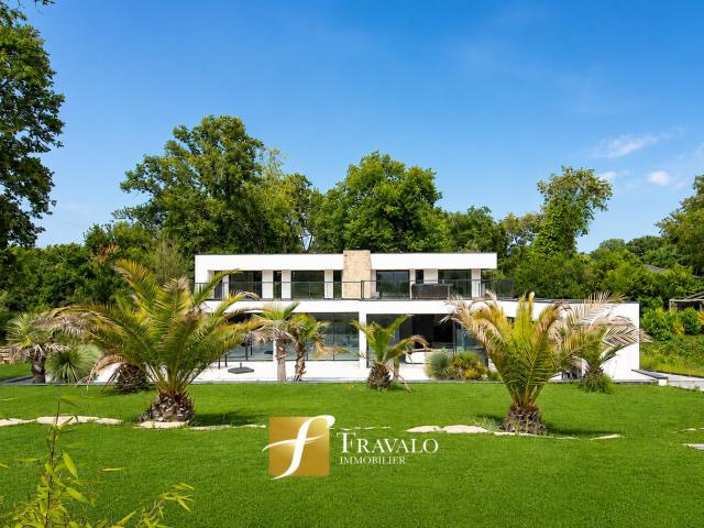 Maison 7 pièces 330 m²