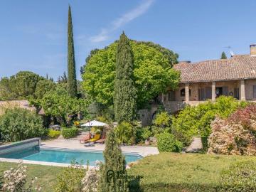 Maison 7 pièces 330 m²