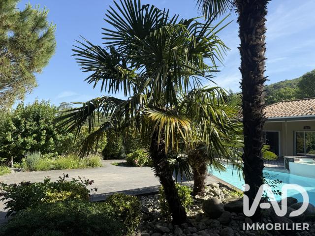 Maison 7 pièces 331 m²