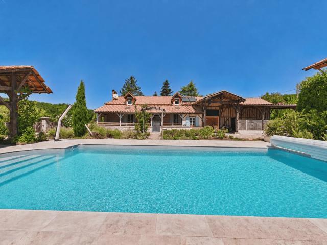 Maison 7 pièces 333 m²