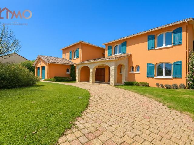 Maison 7 pièces 344 m²