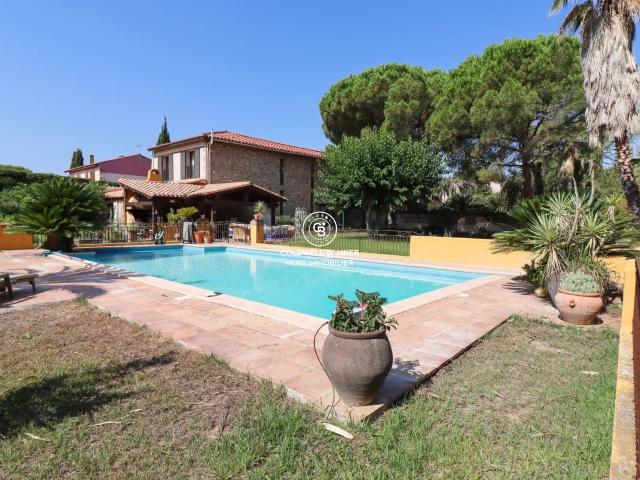 Maison 7 pièces 345 m²