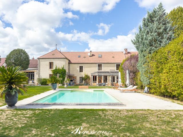 Maison 7 pièces 347 m²