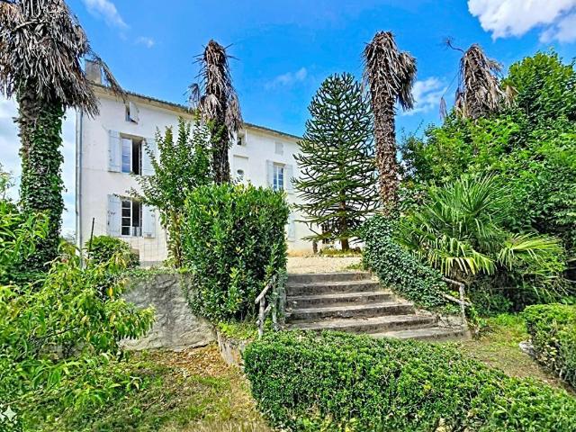 Maison 7 pièces 347 m²