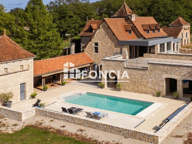 Maison 7 pièces 349 m²