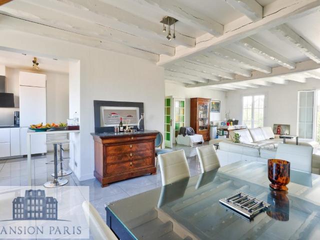 Maison 7 pièces 340 m²