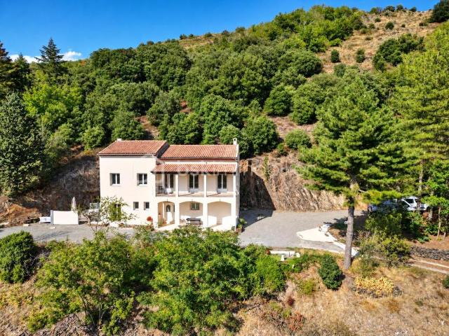 Maison 7 pièces 340 m²