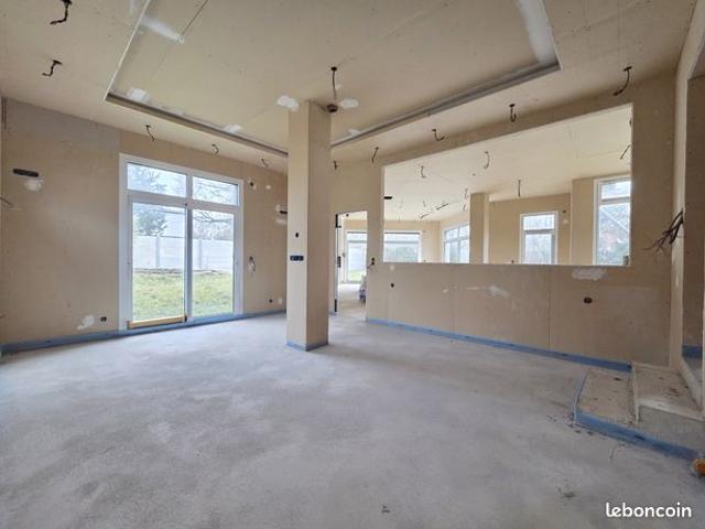 Maison 7 pièces 340 m²