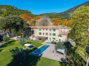 Maison 7 pièces 340 m²