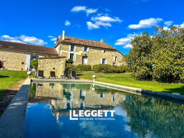 Maison 7 pièces 340 m²