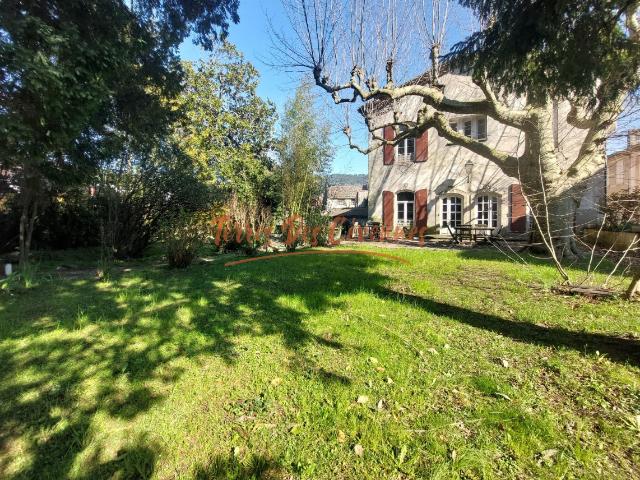 Maison 7 pièces 341 m²