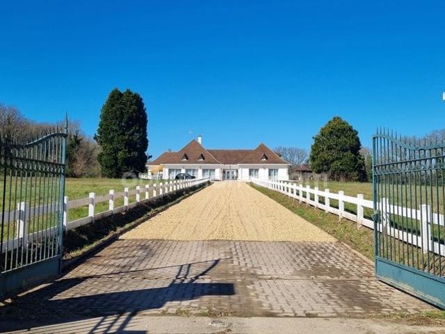 Maison 7 pièces 355 m²