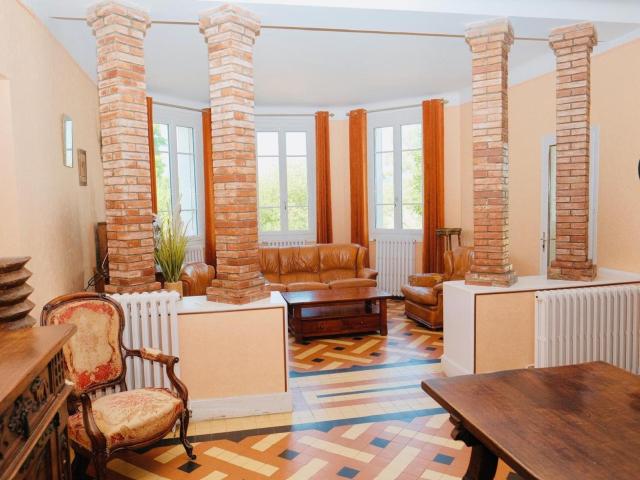Maison 7 pièces 357 m²