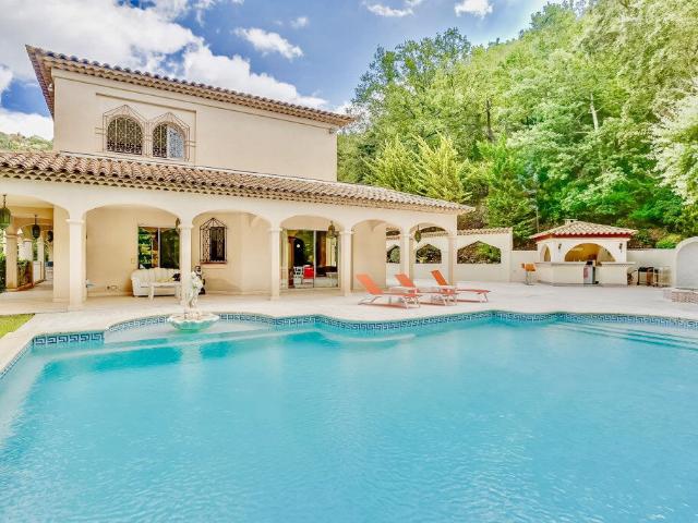 Maison 7 pièces, 350 m² à louer à Les Adrets de l'Estérel 83600