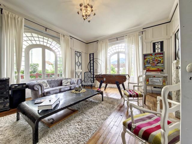 Maison 7 pièces 351 m²