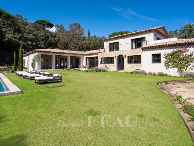 Maison 7 pièces 352 m²