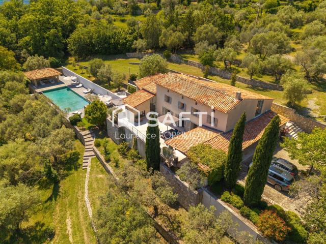 Maison 7 pièces 368 m²