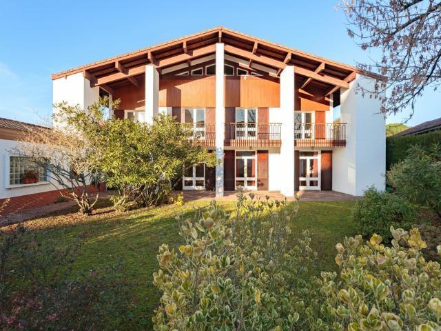 Maison 7 pièces 360 m²