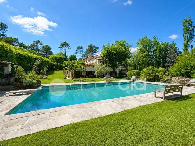 Maison 7 pièces 360 m²