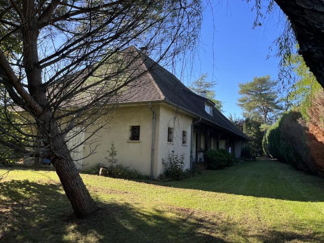 Maison 7 pièces 360 m²