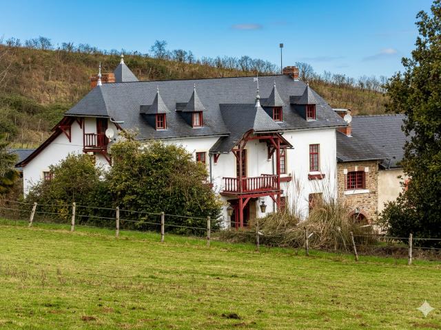 Maison 7 pièces 361 m²
