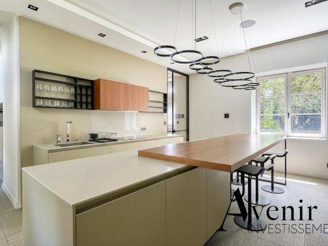 Maison 7 pièces 362 m²