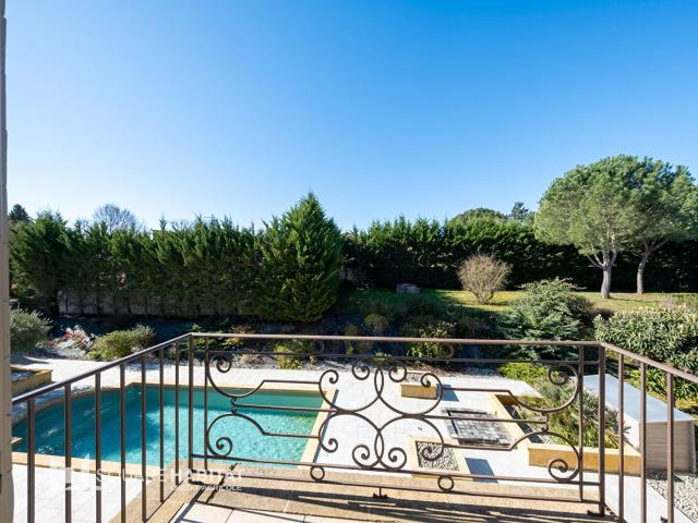 Maison 7 pièces 375 m²
