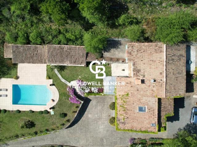 Maison 7 pièces 376 m²