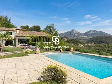 Maison 7 pièces 376 m²