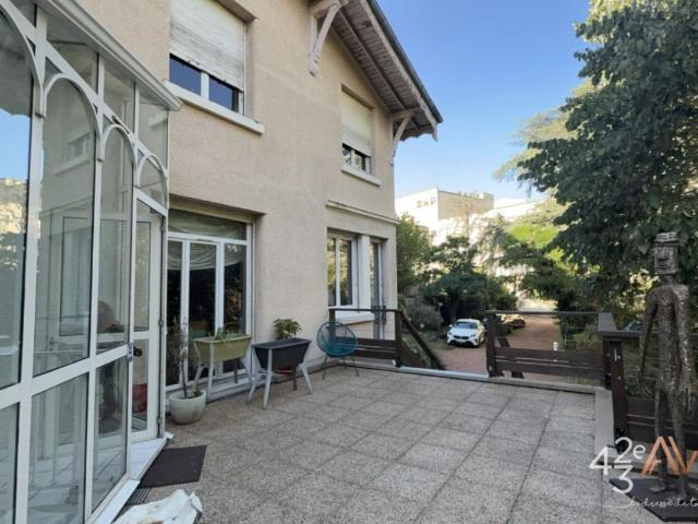 Maison 7 pièces 379 m²
