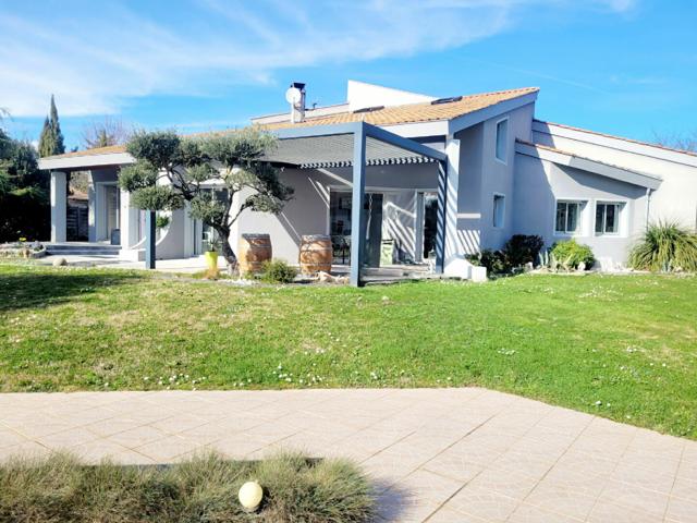 Maison 7 pièces 370 m²