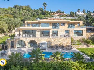 Maison 7 pièces 372 m²