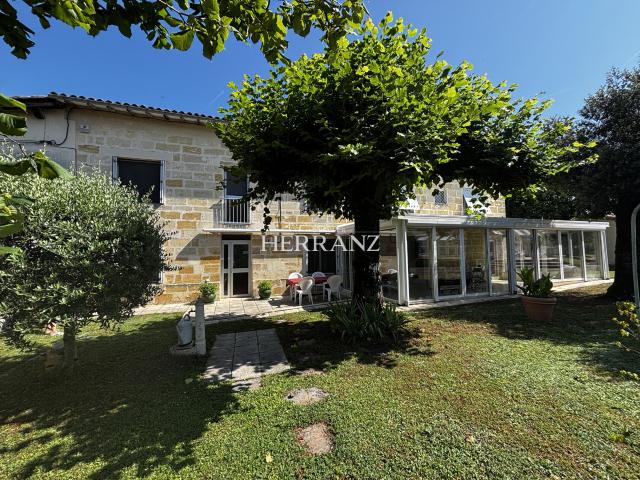 Maison 7 pièces 385 m²