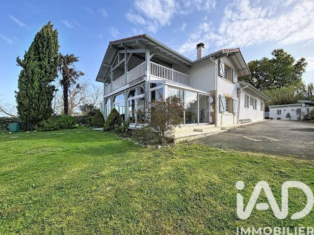 Maison 7 pièces 389 m²