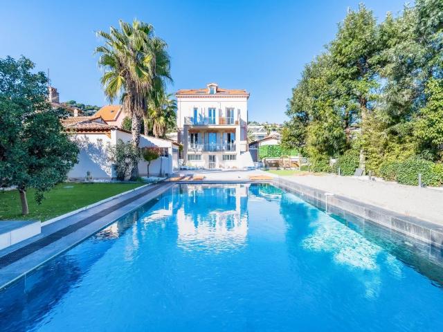 Maison 7 pièces 400 m²