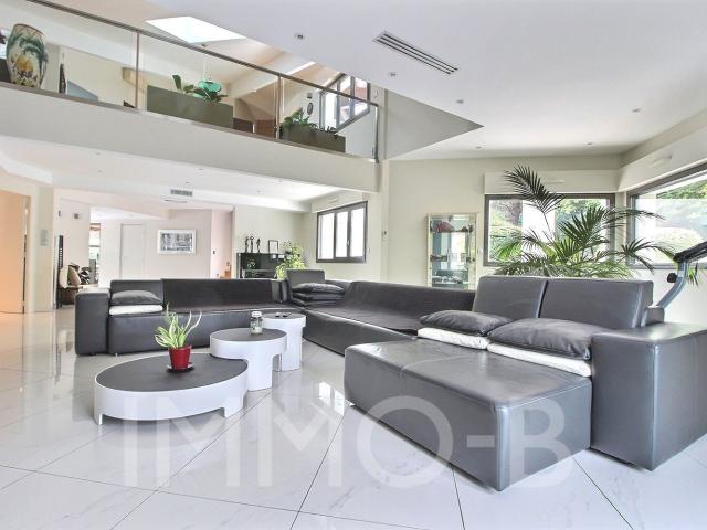 Maison 7 pièces 402 m²